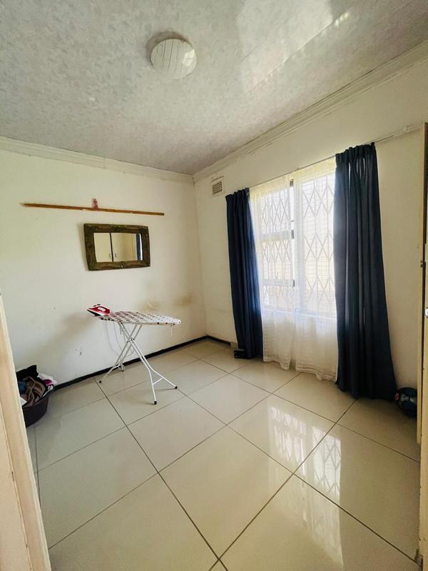 5 Bedroom Property for Sale in Uvongo KwaZulu-Natal