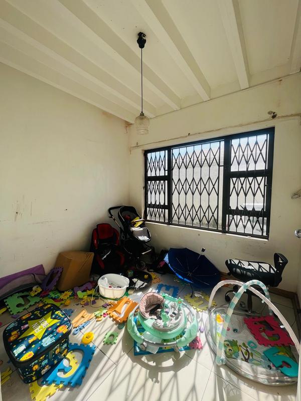 5 Bedroom Property for Sale in Uvongo KwaZulu-Natal