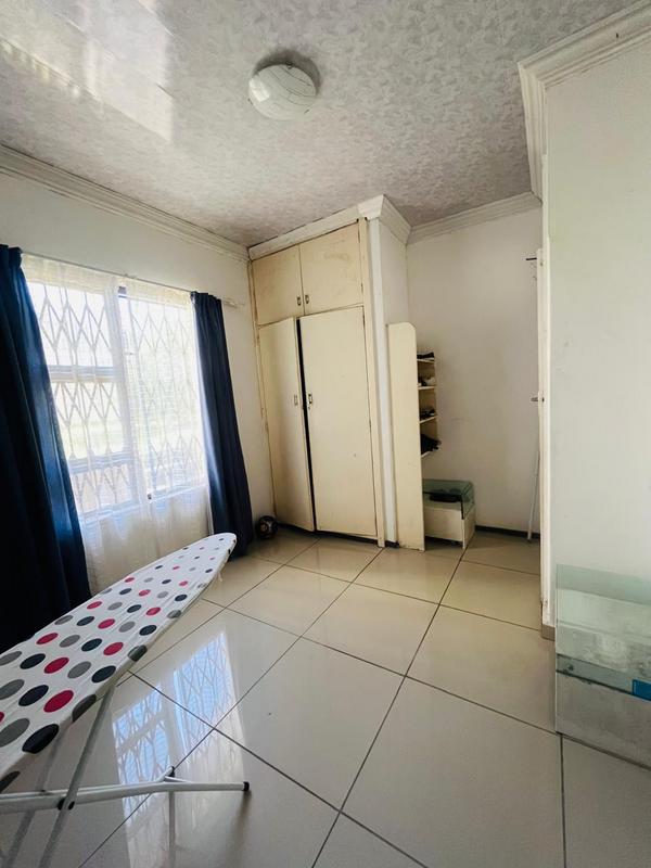 5 Bedroom Property for Sale in Uvongo KwaZulu-Natal