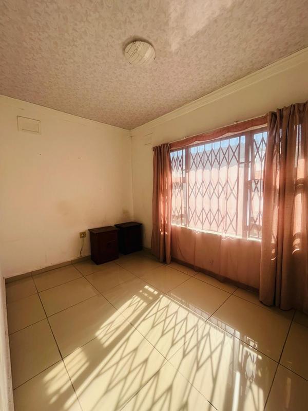5 Bedroom Property for Sale in Uvongo KwaZulu-Natal