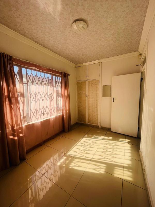 5 Bedroom Property for Sale in Uvongo KwaZulu-Natal