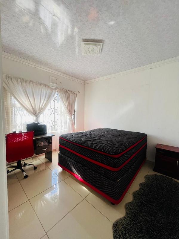 5 Bedroom Property for Sale in Uvongo KwaZulu-Natal