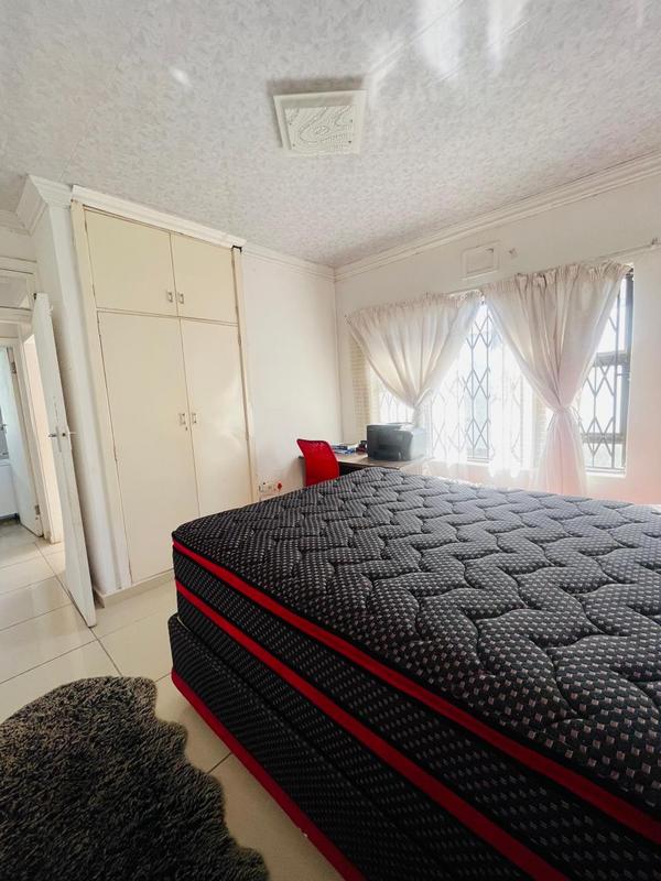 5 Bedroom Property for Sale in Uvongo KwaZulu-Natal