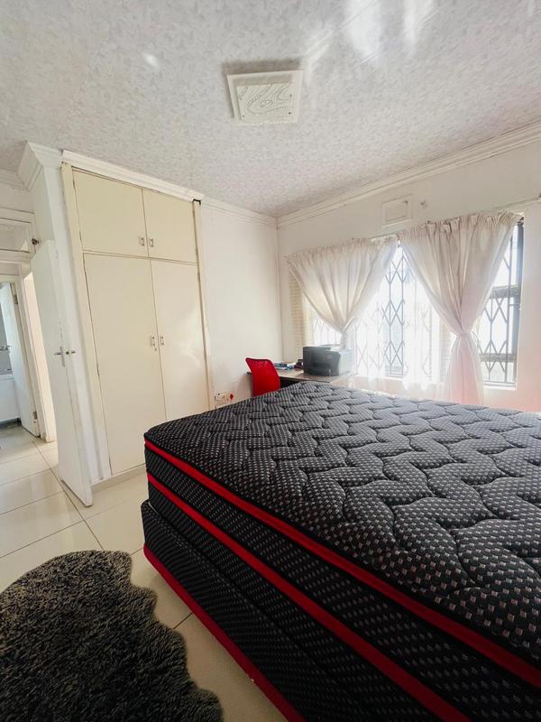 5 Bedroom Property for Sale in Uvongo KwaZulu-Natal