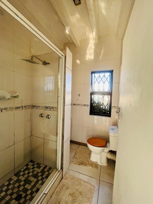 5 Bedroom Property for Sale in Uvongo KwaZulu-Natal