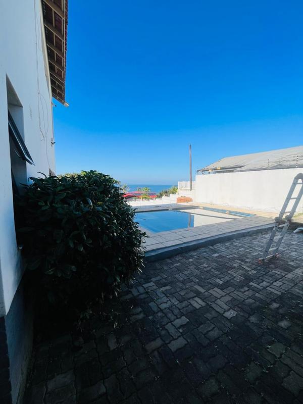 5 Bedroom Property for Sale in Uvongo KwaZulu-Natal