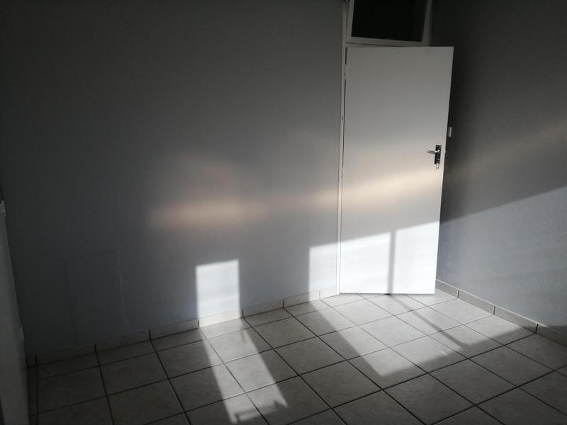 To Let 2 Bedroom Property for Rent in Amanzimtoti KwaZulu-Natal