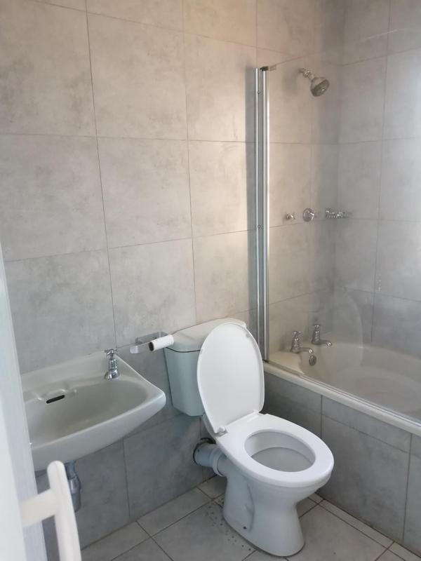 To Let 2 Bedroom Property for Rent in Amanzimtoti KwaZulu-Natal