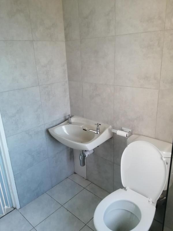 To Let 2 Bedroom Property for Rent in Amanzimtoti KwaZulu-Natal