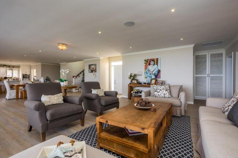 To Let 5 Bedroom Property for Rent in Umhlanga Rocks KwaZulu-Natal