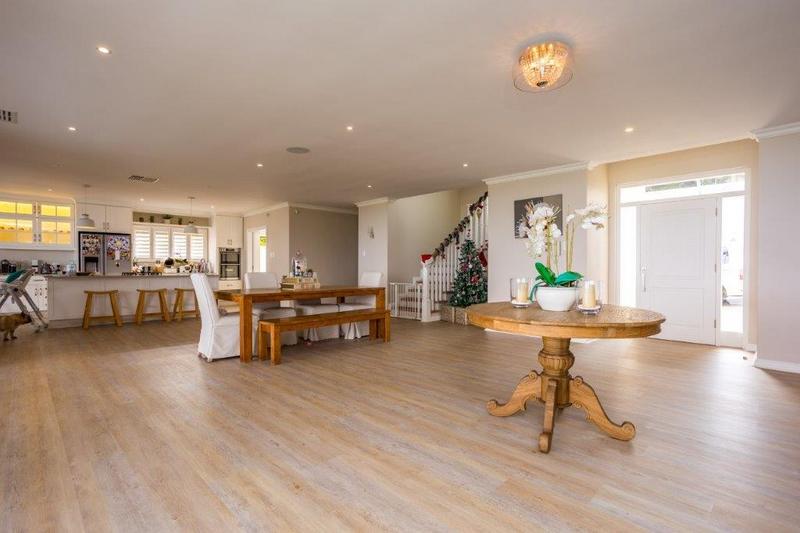 To Let 5 Bedroom Property for Rent in Umhlanga Rocks KwaZulu-Natal
