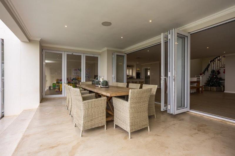 To Let 5 Bedroom Property for Rent in Umhlanga Rocks KwaZulu-Natal