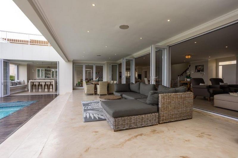 To Let 5 Bedroom Property for Rent in Umhlanga Rocks KwaZulu-Natal