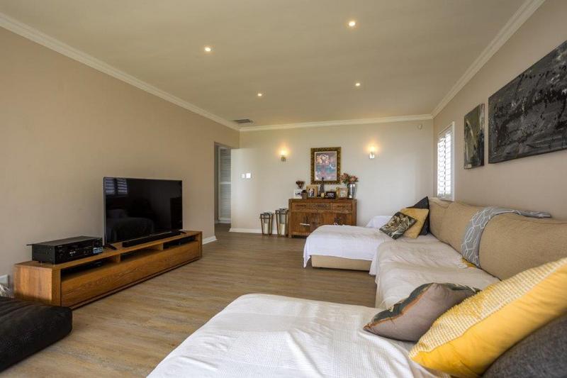 To Let 5 Bedroom Property for Rent in Umhlanga Rocks KwaZulu-Natal
