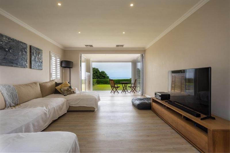 To Let 5 Bedroom Property for Rent in Umhlanga Rocks KwaZulu-Natal