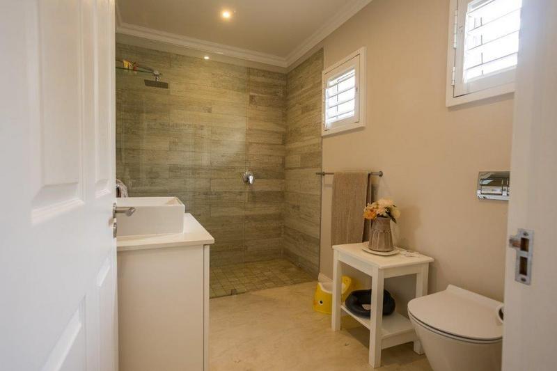 To Let 5 Bedroom Property for Rent in Umhlanga Rocks KwaZulu-Natal