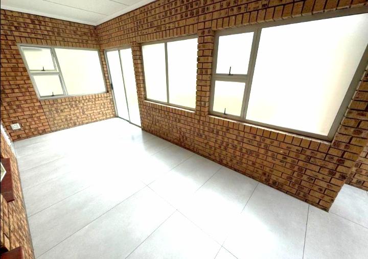 5 Bedroom Property for Sale in Meer En See KwaZulu-Natal