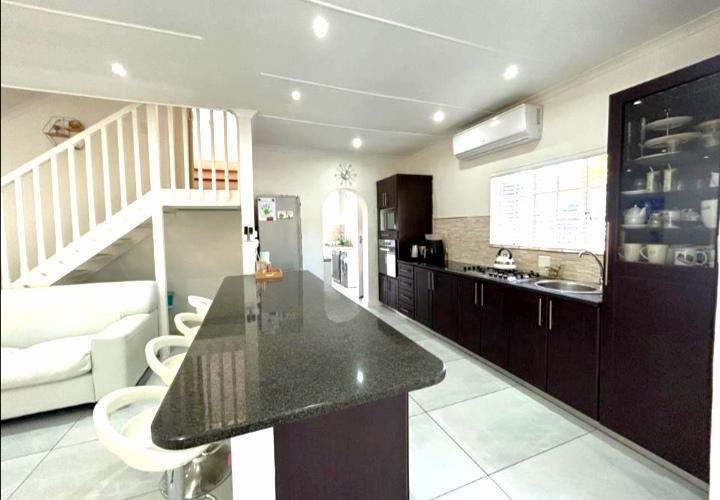 5 Bedroom Property for Sale in Meer En See KwaZulu-Natal