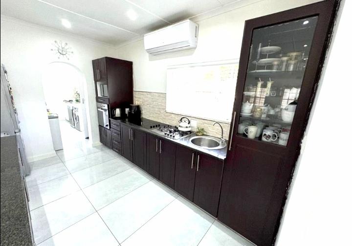 5 Bedroom Property for Sale in Meer En See KwaZulu-Natal