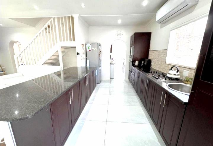 5 Bedroom Property for Sale in Meer En See KwaZulu-Natal