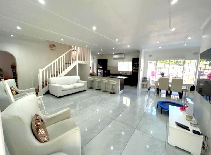5 Bedroom Property for Sale in Meer En See KwaZulu-Natal