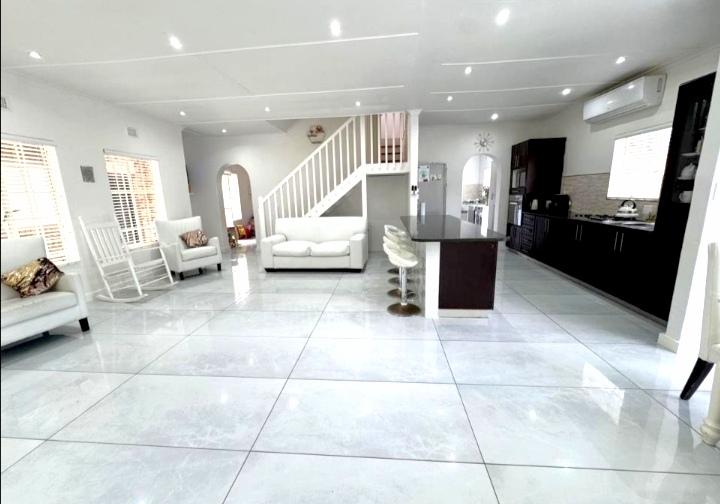 5 Bedroom Property for Sale in Meer En See KwaZulu-Natal