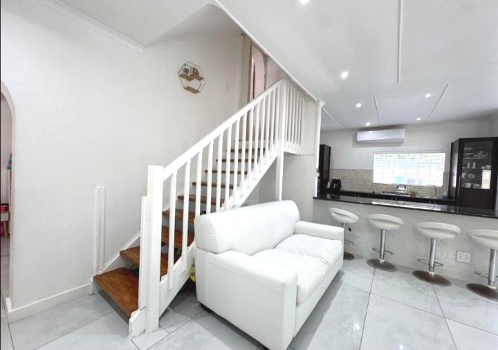 5 Bedroom Property for Sale in Meer En See KwaZulu-Natal