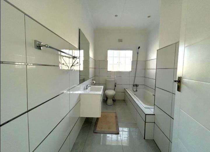 5 Bedroom Property for Sale in Meer En See KwaZulu-Natal