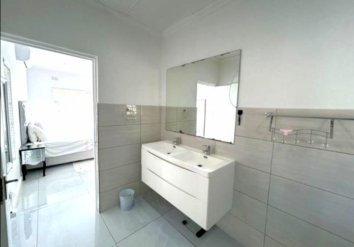 5 Bedroom Property for Sale in Meer En See KwaZulu-Natal