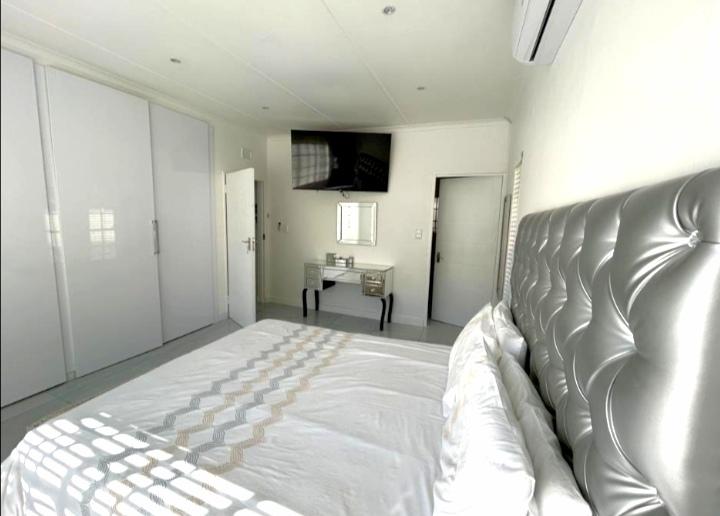 5 Bedroom Property for Sale in Meer En See KwaZulu-Natal