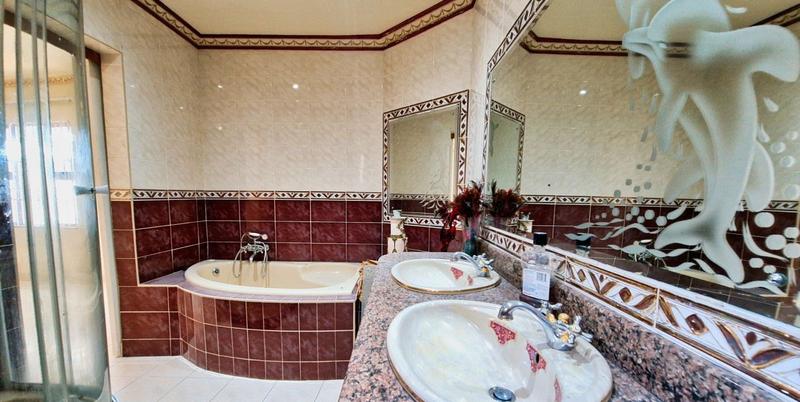 5 Bedroom Property for Sale in Umhlatuzana KwaZulu-Natal