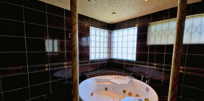 5 Bedroom Property for Sale in Umhlatuzana KwaZulu-Natal