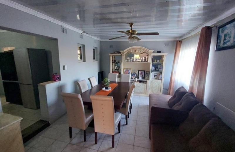 3 Bedroom Property for Sale in Montclair KwaZulu-Natal