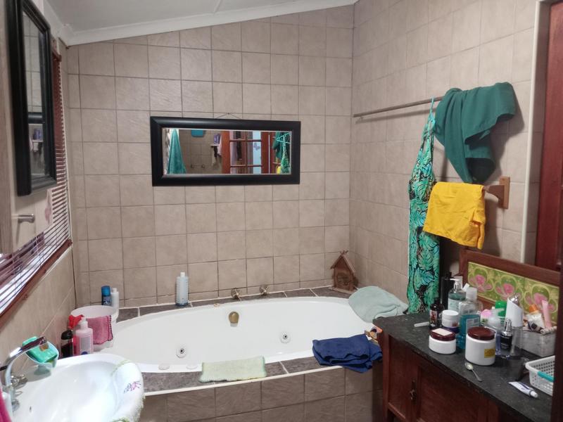 6 Bedroom Property for Sale in Scottburgh KwaZulu-Natal