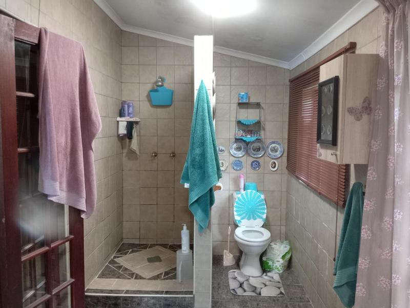 6 Bedroom Property for Sale in Scottburgh KwaZulu-Natal