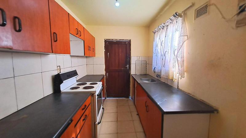 To Let 3 Bedroom Property for Rent in Umlazi KwaZulu-Natal