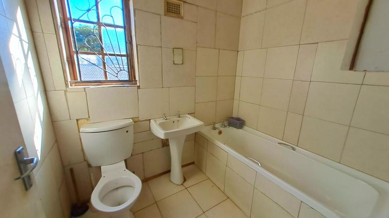 To Let 3 Bedroom Property for Rent in Umlazi KwaZulu-Natal