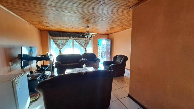 3 Bedroom Property for Sale in Umlazi KwaZulu-Natal