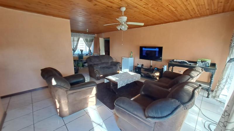 3 Bedroom Property for Sale in Umlazi KwaZulu-Natal