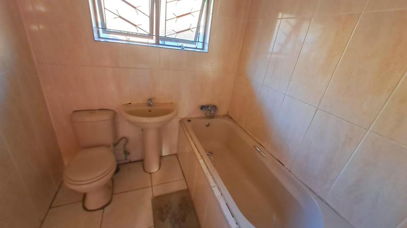3 Bedroom Property for Sale in Umlazi KwaZulu-Natal