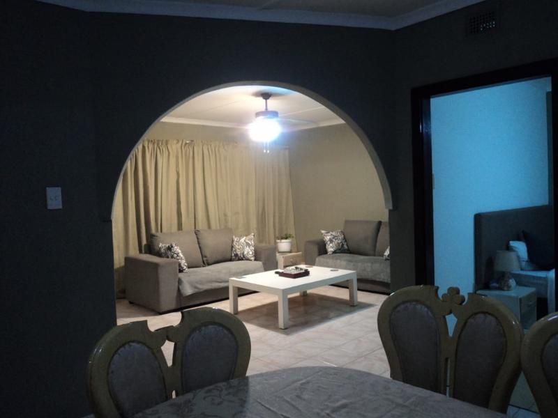 To Let 4 Bedroom Property for Rent in Bluff KwaZulu-Natal