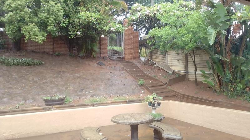 To Let 4 Bedroom Property for Rent in Bluff KwaZulu-Natal