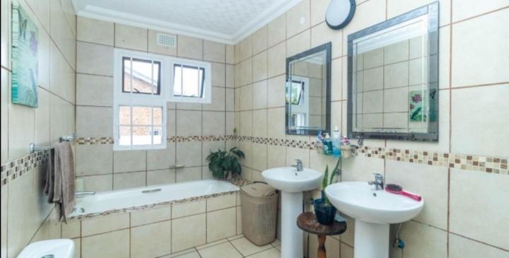 To Let 4 Bedroom Property for Rent in Meer En See KwaZulu-Natal