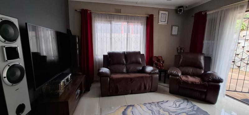 3 Bedroom Property for Sale in Stonebridge KwaZulu-Natal