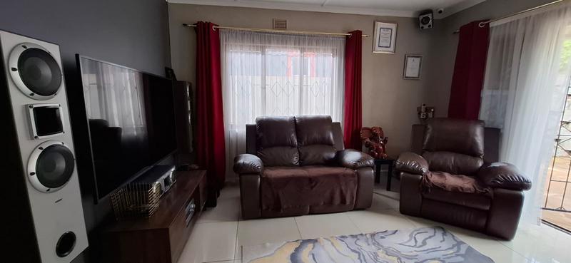 3 Bedroom Property for Sale in Stonebridge KwaZulu-Natal