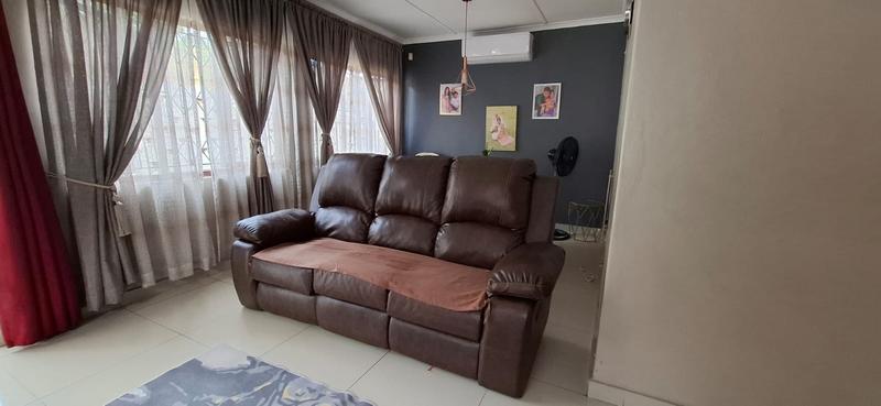 3 Bedroom Property for Sale in Stonebridge KwaZulu-Natal