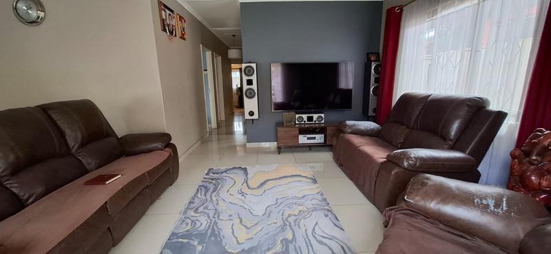 3 Bedroom Property for Sale in Stonebridge KwaZulu-Natal