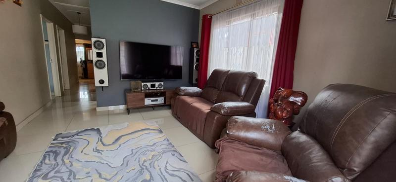 3 Bedroom Property for Sale in Stonebridge KwaZulu-Natal