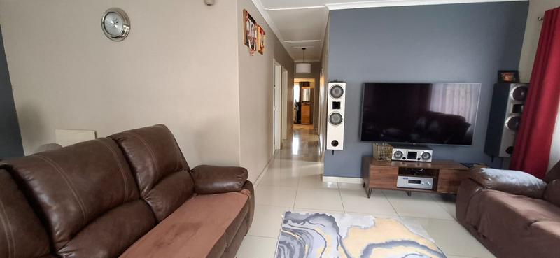 3 Bedroom Property for Sale in Stonebridge KwaZulu-Natal