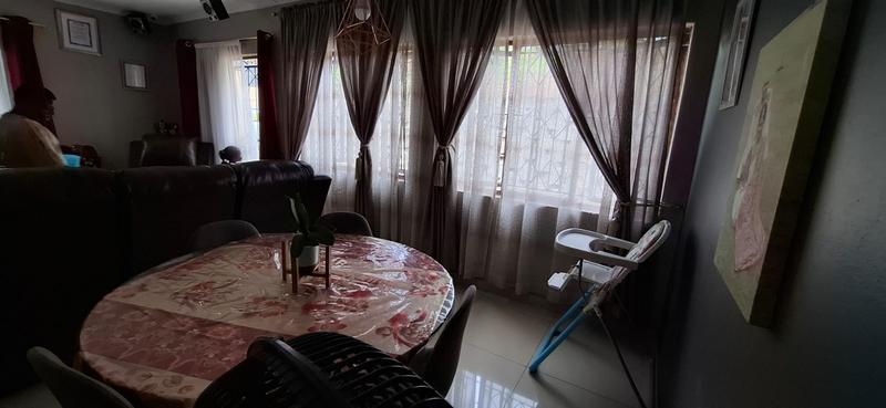 3 Bedroom Property for Sale in Stonebridge KwaZulu-Natal